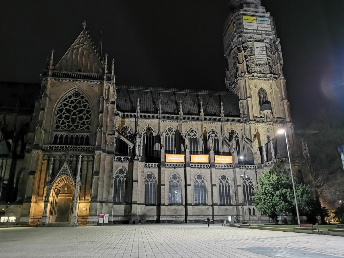 Industrial Studio Am Neuen Dom Linz Exterior photo